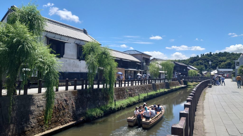 A sightseeing boat travelling along the Ono River in Sawara